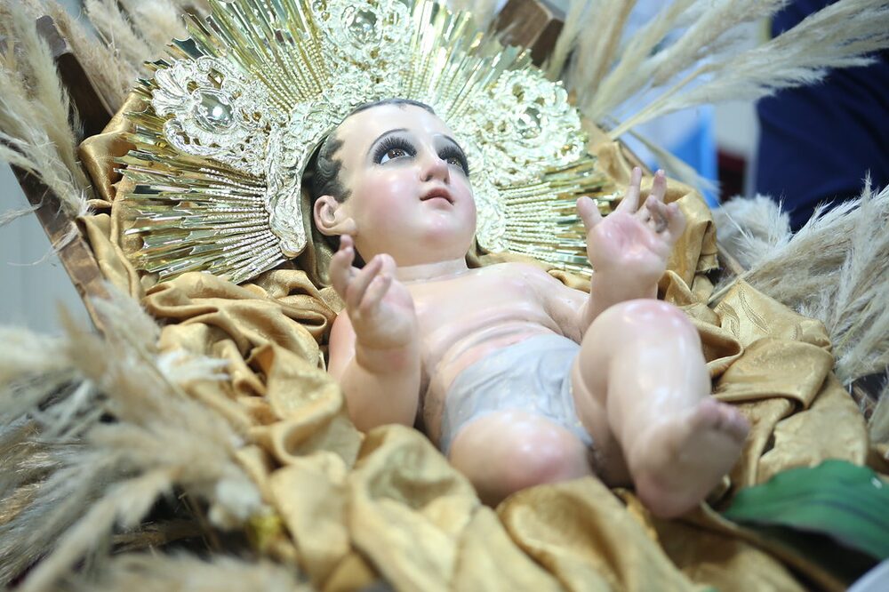 La obra consta de tres ángeles, San José, María Santísima y el Niño Jesús. La obra consta de tres ángeles, San José, María Santísima y el Niño Jesús.