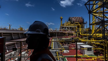 Ibovespa sobe mais de 1% com impulso das ações da Petrobras; dólar cai a R$ 5,19 Ibovespa sobe mais de 1% com impulso das ações da Petrobras; dólar cai a R$ 5,19