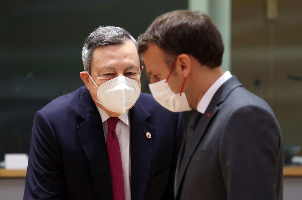 Mario Draghi y Emmanuel Macron Mario Draghi y Emmanuel Macron