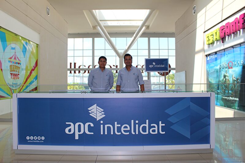 Centro de atención de APC Intelidat en el centro comercial Metromall Centro de atención de APC Intelidat en el centro comercial Metromall
