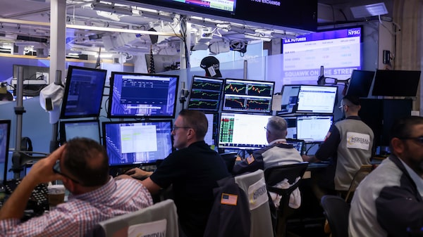 Wall Street resiste la tensión global: recompras récord y ganancias impulsan el optimismo Wall Street resiste la tensión global: recompras récord y ganancias impulsan el optimismo