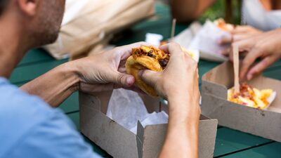 Shake Shack supera expectativas de vendas e quer triplicar número de lanchonetes Shake Shack supera expectativas de vendas e quer triplicar número de lanchonetes