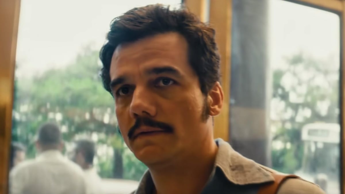 Wagner Moura interpreta Marcelo, professor que retorna ao Recife em 1977 durante a ditadura militar em