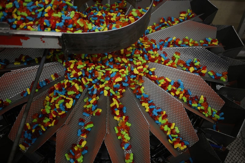 Linha de produção de balas da Ferrara, uma das maiores empresas do setor nos EUA (Foto: Luke Sharrett/Bloomberg) Linha de produção de balas da Ferrara, uma das maiores empresas do setor nos EUA (Foto: Luke Sharrett/Bloomberg)