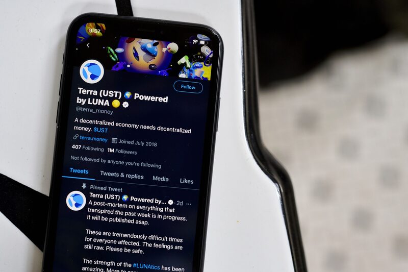 La página de Twitter de Terra en un smartphone arreglado en el barrio de Brooklyn de Nueva York, Estados Unidos, el lunes 16 de mayo de 2022. Fotógrafo: Gabby Jones/Bloomberg La página de Twitter de Terra en un smartphone arreglado en el barrio de Brooklyn de Nueva York, Estados Unidos, el lunes 16 de mayo de 2022. Fotógrafo: Gabby Jones/Bloomberg
