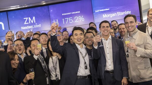 Ascensão e queda dos bilionários da covid: por que suas fortunas evaporaram? Ascensão e queda dos bilionários da covid: por que suas fortunas evaporaram?