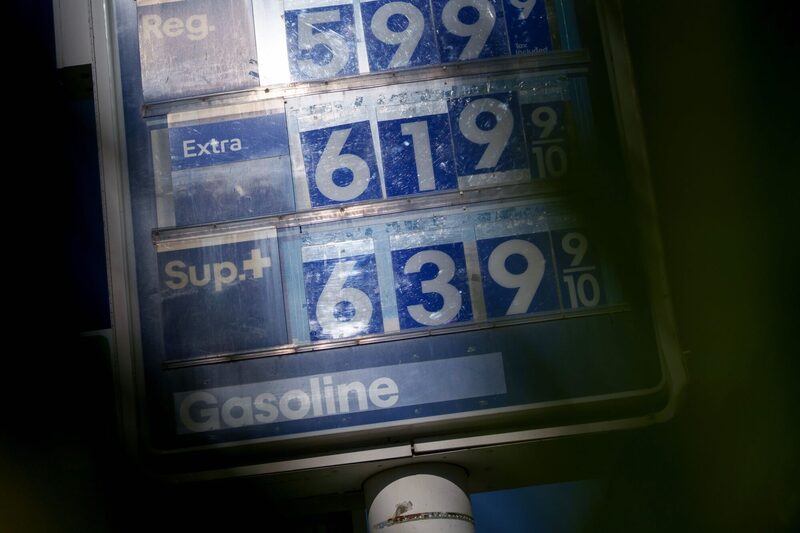 Una gasolinera Mobil en Los Ángeles, California, EE UU, el martes 2 de abril de 2024. Una gasolinera Mobil en Los Ángeles, California, EE UU, el martes 2 de abril de 2024.