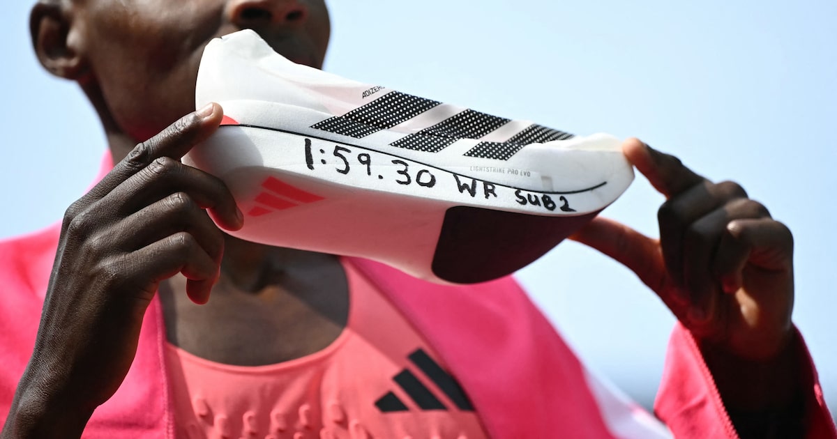 ACCION ADIDAS RECUPERA TRAS RECORD MARATON LONDRES