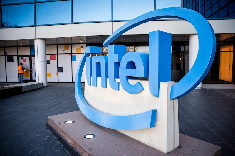 Intel recortará miles de empleos para reducir costos y financiar su recuperación Intel recortará miles de empleos para reducir costos y financiar su recuperación