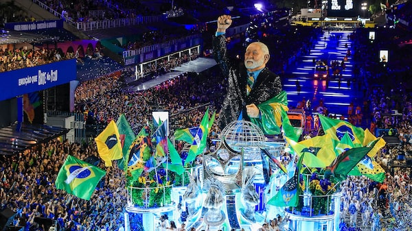 Lula enfrenta fuerte reacción política en Brasil tras homenaje en desfile de carnaval en Río Lula enfrenta fuerte reacción política en Brasil tras homenaje en desfile de carnaval en Río