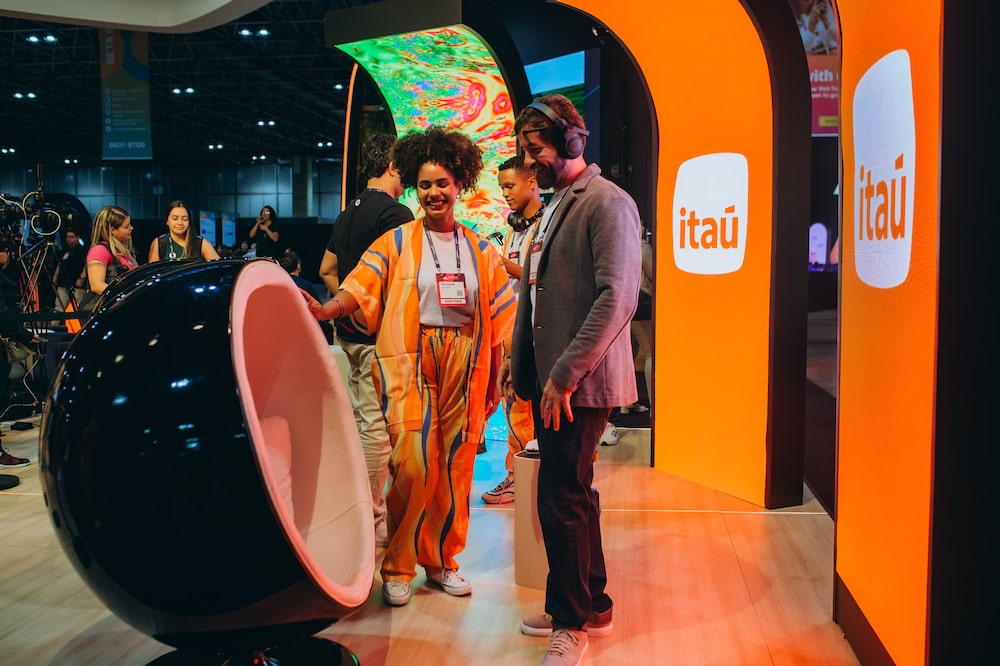 Estande do Itaú no Web Summit Rio 2024 (Foto: Any Duarte/Web Summit/Divulgação) Estande do Itaú no Web Summit Rio 2024 (Foto: Any Duarte/Web Summit/Divulgação)
