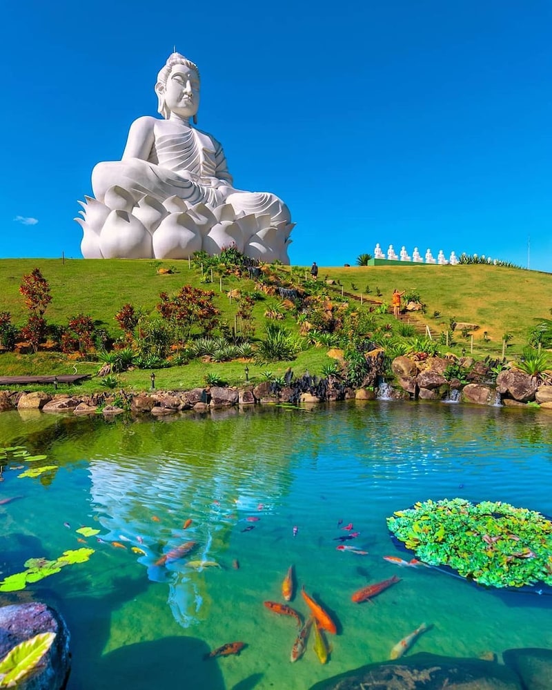 Grande Buda de Ibiraçu, inaugurada  na entrada de mosteiro na região norte do Espírito Santo, levou dois anos para ser construída e teve a inauguração adiada no ano passado devido à pandemia Grande Buda de Ibiraçu, inaugurada  na entrada de mosteiro na região norte do Espírito Santo, levou dois anos para ser construída e teve a inauguração adiada no ano passado devido à pandemia