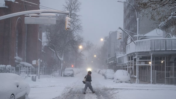 La tormenta invernal deja a miles de personas sin electricidad en todo el noreste de EE.UU. La tormenta invernal deja a miles de personas sin electricidad en todo el noreste de EE.UU.