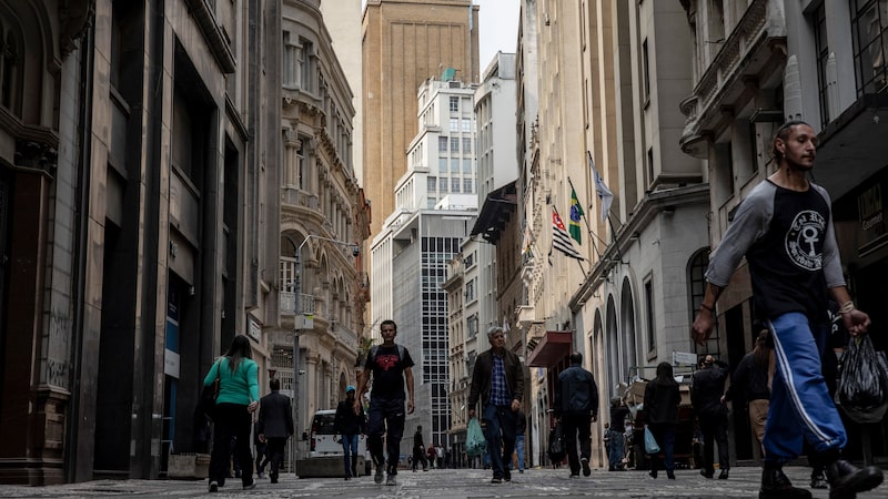 ETFs de emergentes já atraíram US$ 25 bi neste ano com redução da aposta nos EUA ETFs de emergentes já atraíram US$ 25 bi neste ano com redução da aposta nos EUA