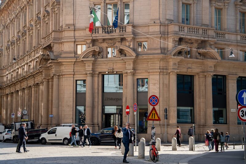 Cerca de metade das negociações de títulos em euros de empresas não americanas não envolveu nenhum dos cinco maiores bancos dos EUA, segundo dados compilados pela Bloomberg. (Foto: Francesca Volpi) Cerca de metade das negociações de títulos em euros de empresas não americanas não envolveu nenhum dos cinco maiores bancos dos EUA, segundo dados compilados pela Bloomberg. (Foto: Francesca Volpi)