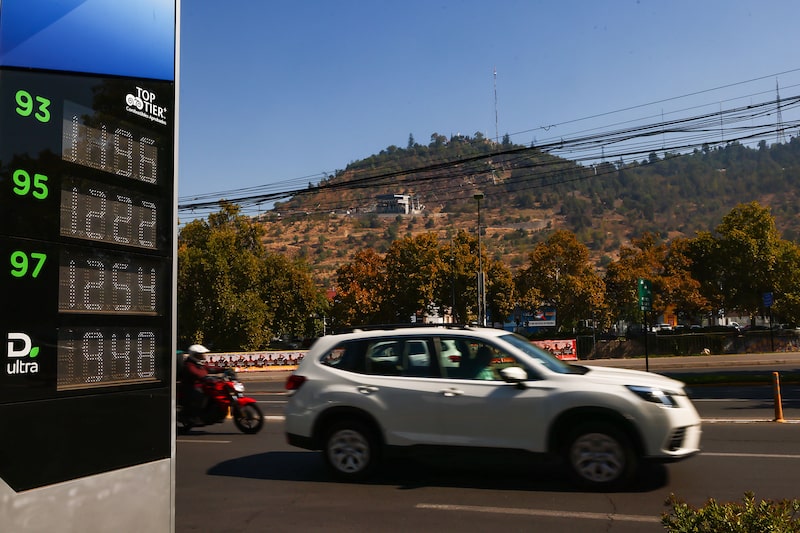 El la última semana el nuevo gobierno de Chile incrementó los precios de los combustibles hasta en un 54%. El la última semana el nuevo gobierno de Chile incrementó los precios de los combustibles hasta en un 54%.