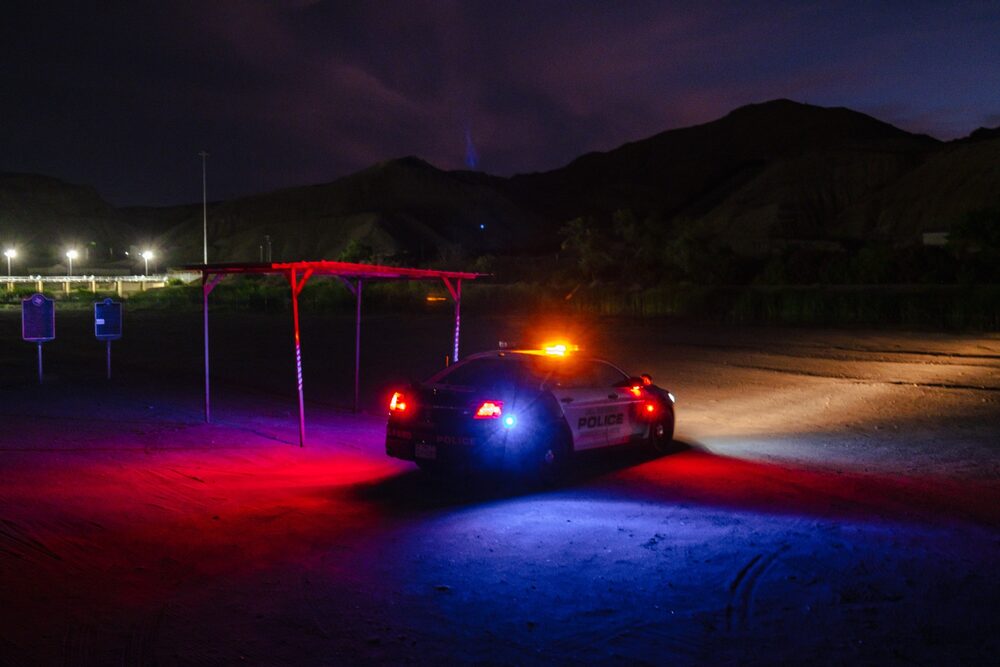 Un vehículo de la policía de El Paso a lo largo del Río Grande en El Paso, Texas, el 4 de junio. Un vehículo de la policía de El Paso a lo largo del Río Grande en El Paso, Texas, el 4 de junio.