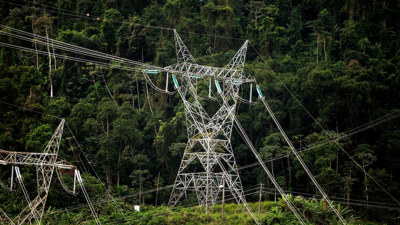 Engie estuda vender fatia em negócio de linhas de transmissão no Brasil, dizem fontes Engie estuda vender fatia em negócio de linhas de transmissão no Brasil, dizem fontes