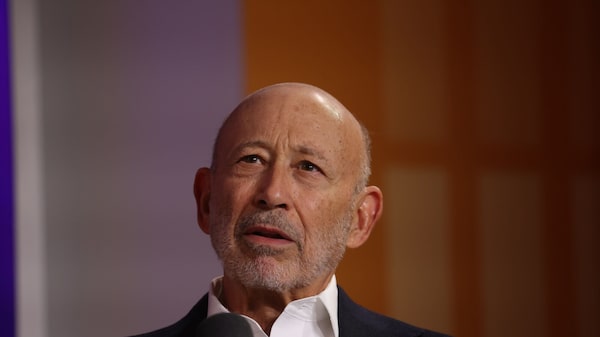 Acúmulo de ativos privados eleva risco de correção generalizada, diz ex-CEO do Goldman Acúmulo de ativos privados eleva risco de correção generalizada, diz ex-CEO do Goldman