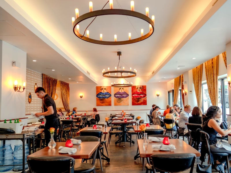 As pessoas em tese gostam muito de comer fora para abolir o hábito de suas vidas. É o que se espera As pessoas em tese gostam muito de comer fora para abolir o hábito de suas vidas. É o que se espera