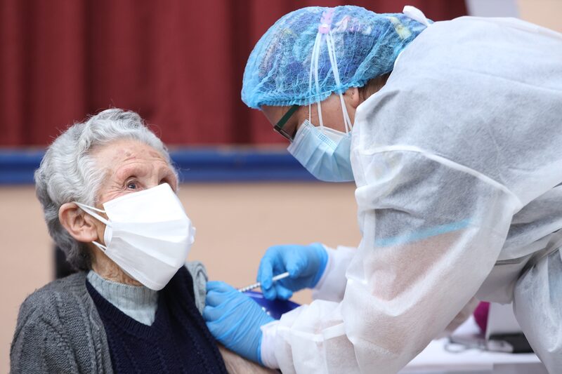 La mascarilla debe usarse en todos los establecimientos de salud del Ecuador. La mascarilla debe usarse en todos los establecimientos de salud del Ecuador.