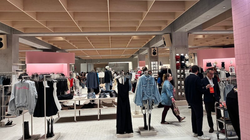 Bershka estreia no Brasil com filas e já planeja abrir loja no Rio até o final do ano Bershka estreia no Brasil com filas e já planeja abrir loja no Rio até o final do ano