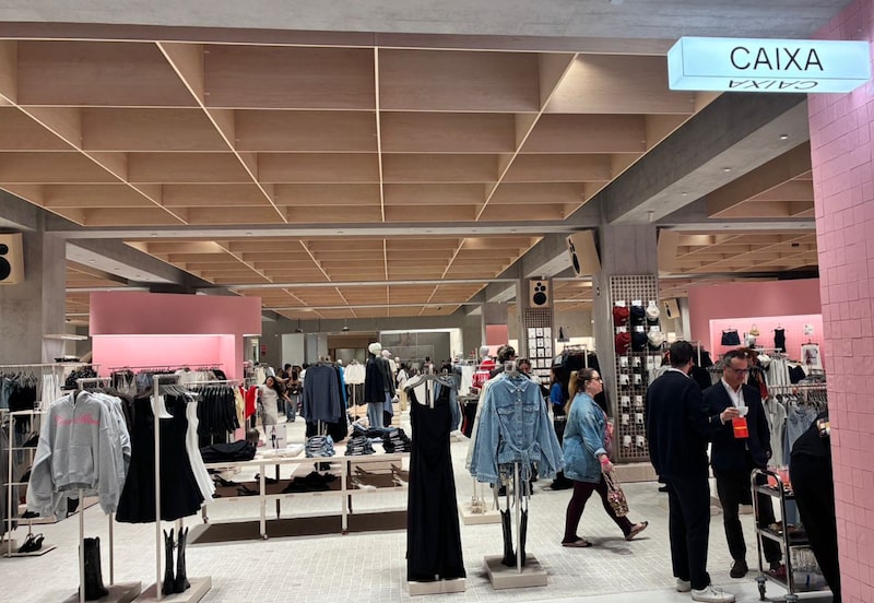 Loja da Bershka no MorumbiShopping em São Paulo Loja da Bershka no MorumbiShopping em São Paulo