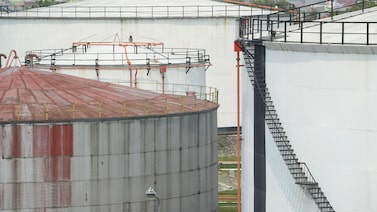 Mercados emergentes fluctúan mientras cae el petróleo y se moderan temores por Irán Mercados emergentes fluctúan mientras cae el petróleo y se moderan temores por Irán