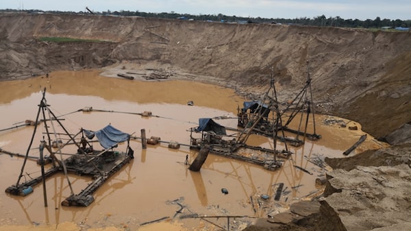 Minería ilegal mueve en el Perú más recursos que el narcotráfico, según empresarios Minería ilegal mueve en el Perú más recursos que el narcotráfico, según empresarios