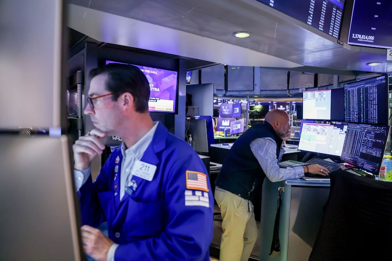 Operadores trabajan durante la oferta pública inicial (OPI) de DPC Holdings Ltd. en la Bolsa de Nueva York (NYSE) en Nueva York, EE.UU., el jueves 25 de junio de 2026. Operadores trabajan durante la oferta pública inicial (OPI) de DPC Holdings Ltd. en la Bolsa de Nueva York (NYSE) en Nueva York, EE.UU., el jueves 25 de junio de 2026.