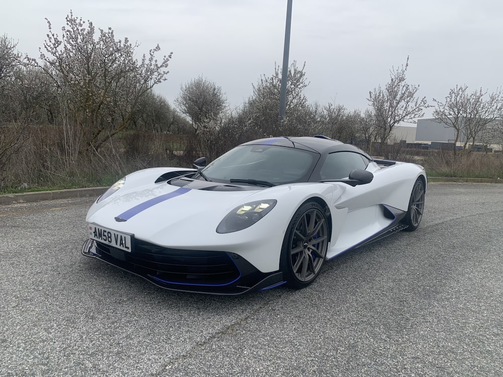 No modo totalmente elétrico, o carro tem uma autonomia de 14 km e uma velocidade máxima limitada a 140 km/h. Foto: Hannah Elliott/Bloomberg No modo totalmente elétrico, o carro tem uma autonomia de 14 km e uma velocidade máxima limitada a 140 km/h. Foto: Hannah Elliott/Bloomberg