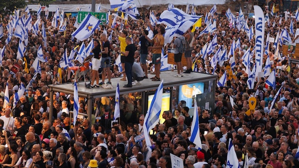 Israelenses enfrentam aumento do custo de vida diante de gastos com a guerra Israelenses enfrentam aumento do custo de vida diante de gastos com a guerra