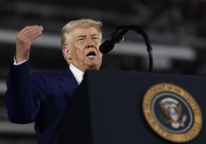 Trump critica a Powell y defiende los aranceles durante mitin en Michigan por sus 100 días. Conozca los detalles. Trump critica a Powell y defiende los aranceles durante mitin en Michigan por sus 100 días. Conozca los detalles.