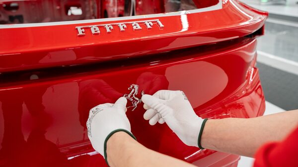 Ferrari sem rugido: marca aposta em carro elétrico diante de estagnação na China Ferrari sem rugido: marca aposta em carro elétrico diante de estagnação na China