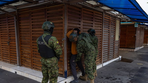 Colombia envía tropas a la frontera en medio de disputa por supuesta bomba en Ecuador Colombia envía tropas a la frontera en medio de disputa por supuesta bomba en Ecuador