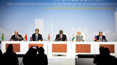 Trump exige compromisso dos Brics com o dólar e ameaça impor tarifas de 100% Trump exige compromisso dos Brics com o dólar e ameaça impor tarifas de 100%