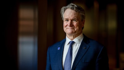 Bank of America aumenta salário de CEO em 17%, e Brian Moynihan recebe US$ 41 milhões Bank of America aumenta salário de CEO em 17%, e Brian Moynihan recebe US$ 41 milhões