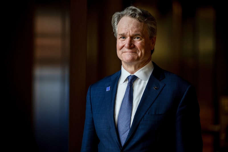 Conselho do banco concedeu a Moynihan um salário-base de US$ 1,5 milhão juntamente com prêmios de incentivo em ações no total de US$ 39,5 milhões Conselho do banco concedeu a Moynihan um salário-base de US$ 1,5 milhão juntamente com prêmios de incentivo em ações no total de US$ 39,5 milhões