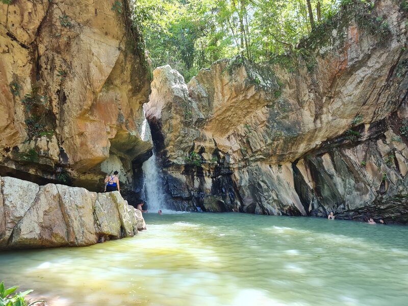En el departamento del Meta abundan los destinos naturales como cascadas, termales, entre otros, cuyo ingreso vale cerca de $30.000 (un poco más de US$7). En el departamento del Meta abundan los destinos naturales como cascadas, termales, entre otros, cuyo ingreso vale cerca de $30.000 (un poco más de US$7).