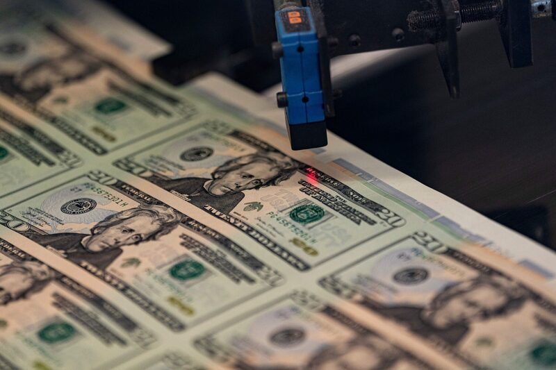 A retomada da divulgação de dados pode fortalecer as apostas em cortes de juros, em meio à persistente incerteza sobre o próximo movimento do Fed. (Foto: Al Drago/Bloomberg) A retomada da divulgação de dados pode fortalecer as apostas em cortes de juros, em meio à persistente incerteza sobre o próximo movimento do Fed. (Foto: Al Drago/Bloomberg)