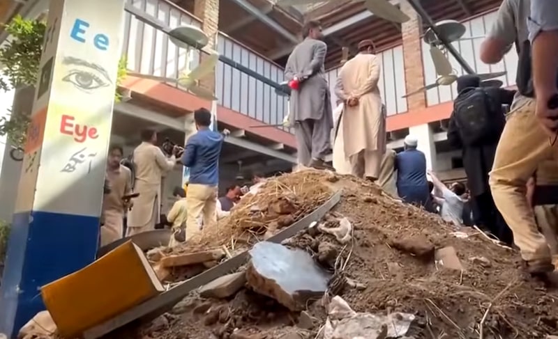 Tragedia en Pakistán: al menos 33 muertos tras el colapso del techo de una escuela Tragedia en Pakistán: al menos 33 muertos tras el colapso del techo de una escuela
