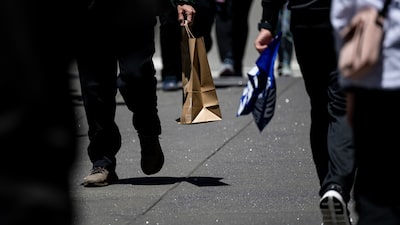 Ventas minoristas en Estados Unidos suben en julio por autos y e-commerce Ventas minoristas en Estados Unidos suben en julio por autos y e-commerce