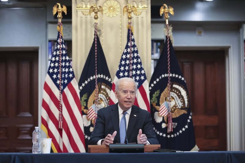 La Constitución de Estados Unidos le da al poder ejecutivo una amplia discreción sobre las políticas de inmigración. La Constitución de Estados Unidos le da al poder ejecutivo una amplia discreción sobre las políticas de inmigración.