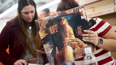 Nem Bad Bunny nem k-pop: Taylor Swift lidera vendas globais em 2025, segundo a IFPI Nem Bad Bunny nem k-pop: Taylor Swift lidera vendas globais em 2025, segundo a IFPI