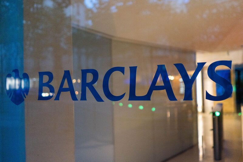 Barclays sigue positivo sobre rumbo de Milei pese a suba de tasas: sus dos escenarios de riesgo Barclays sigue positivo sobre rumbo de Milei pese a suba de tasas: sus dos escenarios de riesgo