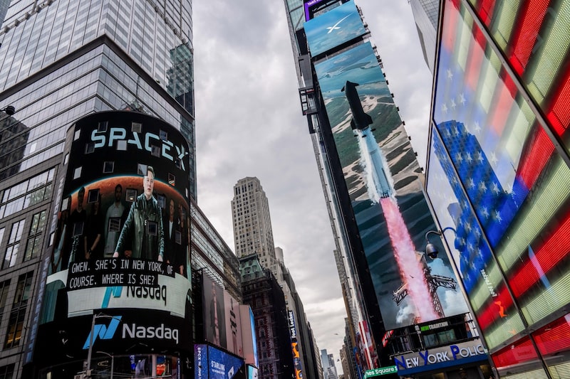 Elon Musk en pantalla durante la oferta pública inicial de SpaceX en el Nasdaq MarketSite de Nueva York en junio. Fuente: Bloomberg. Elon Musk en pantalla durante la oferta pública inicial de SpaceX en el Nasdaq MarketSite de Nueva York en junio. Fuente: Bloomberg.