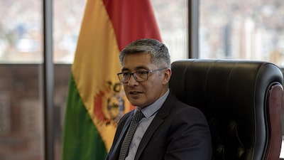 Bolivia promete cumplir los pagos de deuda mientras avanzan conversaciones de canje Bolivia promete cumplir los pagos de deuda mientras avanzan conversaciones de canje