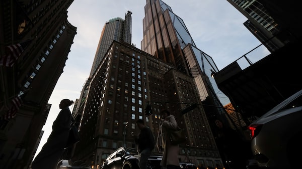 JPMorgan eleva su meta para el S&P 500 a 7.800 puntos por la IA y crecimiento de ganancias JPMorgan eleva su meta para el S&P 500 a 7.800 puntos por la IA y crecimiento de ganancias