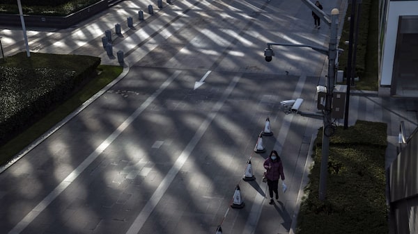 Oleada de coronavirus azota a Shanghái con hospitales abarrotados y calles vacías Oleada de coronavirus azota a Shanghái con hospitales abarrotados y calles vacías