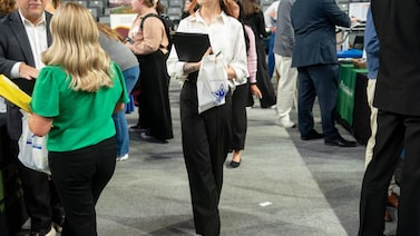 La IA empieza a dejar huella en el empleo: tecnología y finanzas pierden 28.000 puestos al mes La IA empieza a dejar huella en el empleo: tecnología y finanzas pierden 28.000 puestos al mes